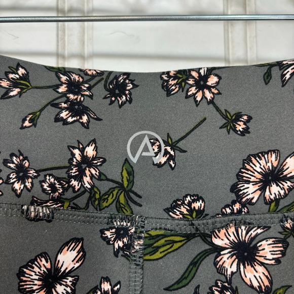ASKYA Capri Leggings MEDIUM Gray Floral Athletic Casual High Waist Stretch Gray - Picture 6 of 7